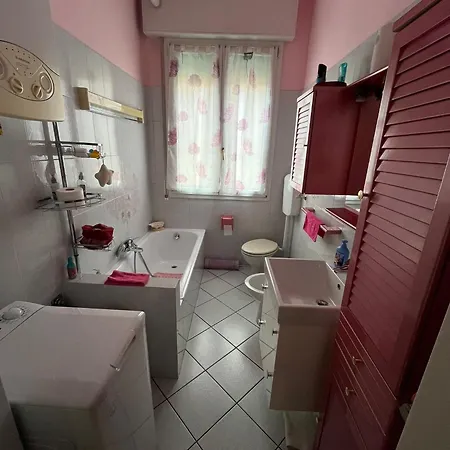 Nadia House, By Short Holidays *