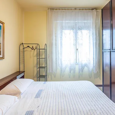 Nadia House, By Short Holidays