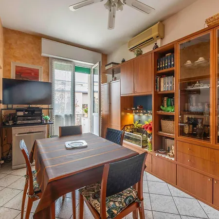 Nadia House, By Short Holidays *