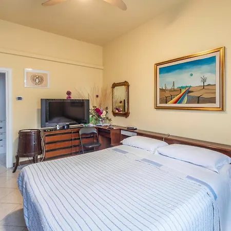 Nadia House, By Short Holidays *